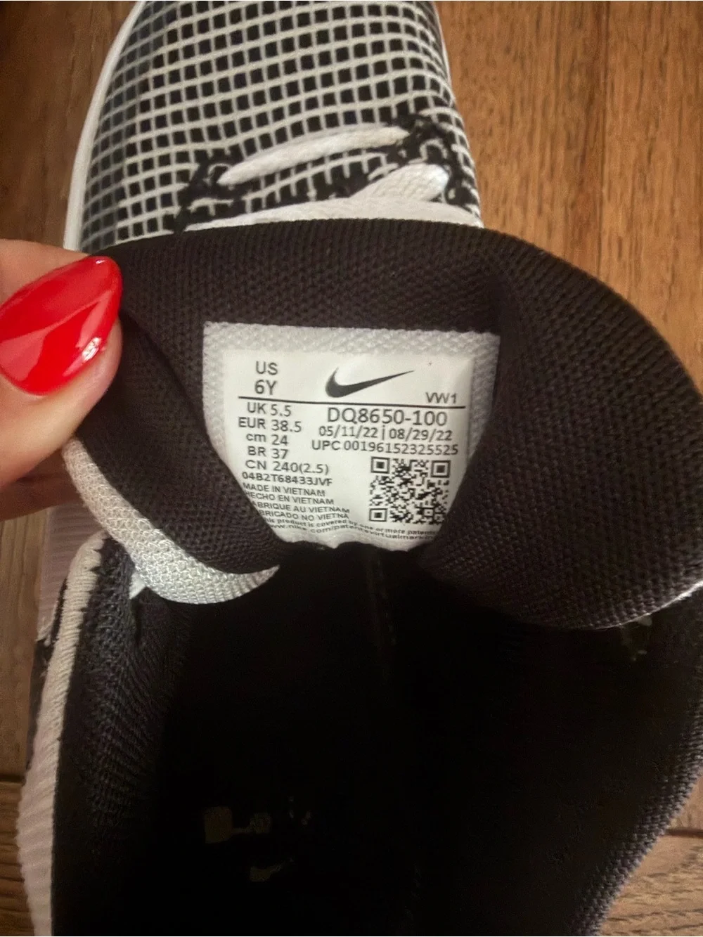 Nike Kids LeBron Witness 7GS White Black Basketball Shoes Size 6Y